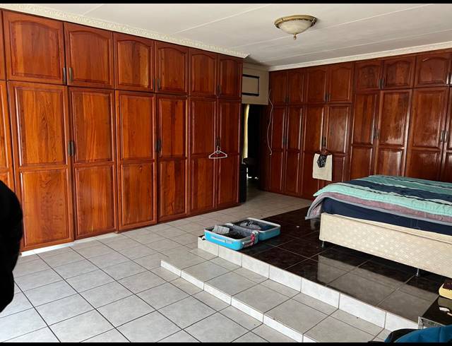 6 BEDROOM HOUSE FOR SALE IN CASHAN